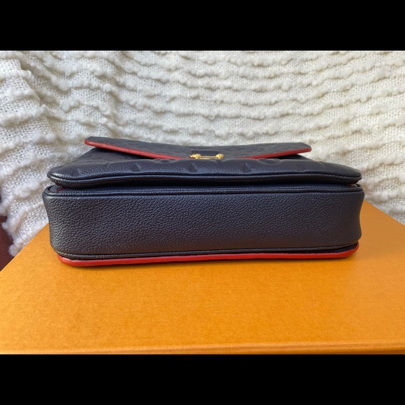 Sold! LV POCHETTE MÉTIS - Picture 4 of 10